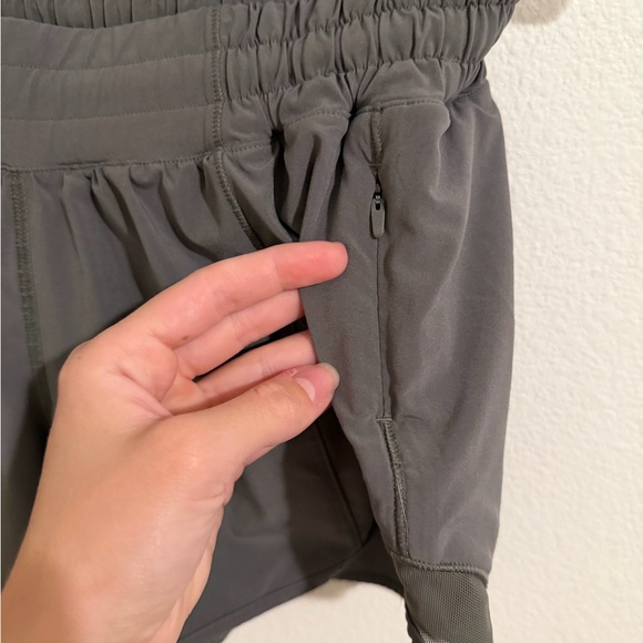 Green lulu shorts - Picture 2 of 5